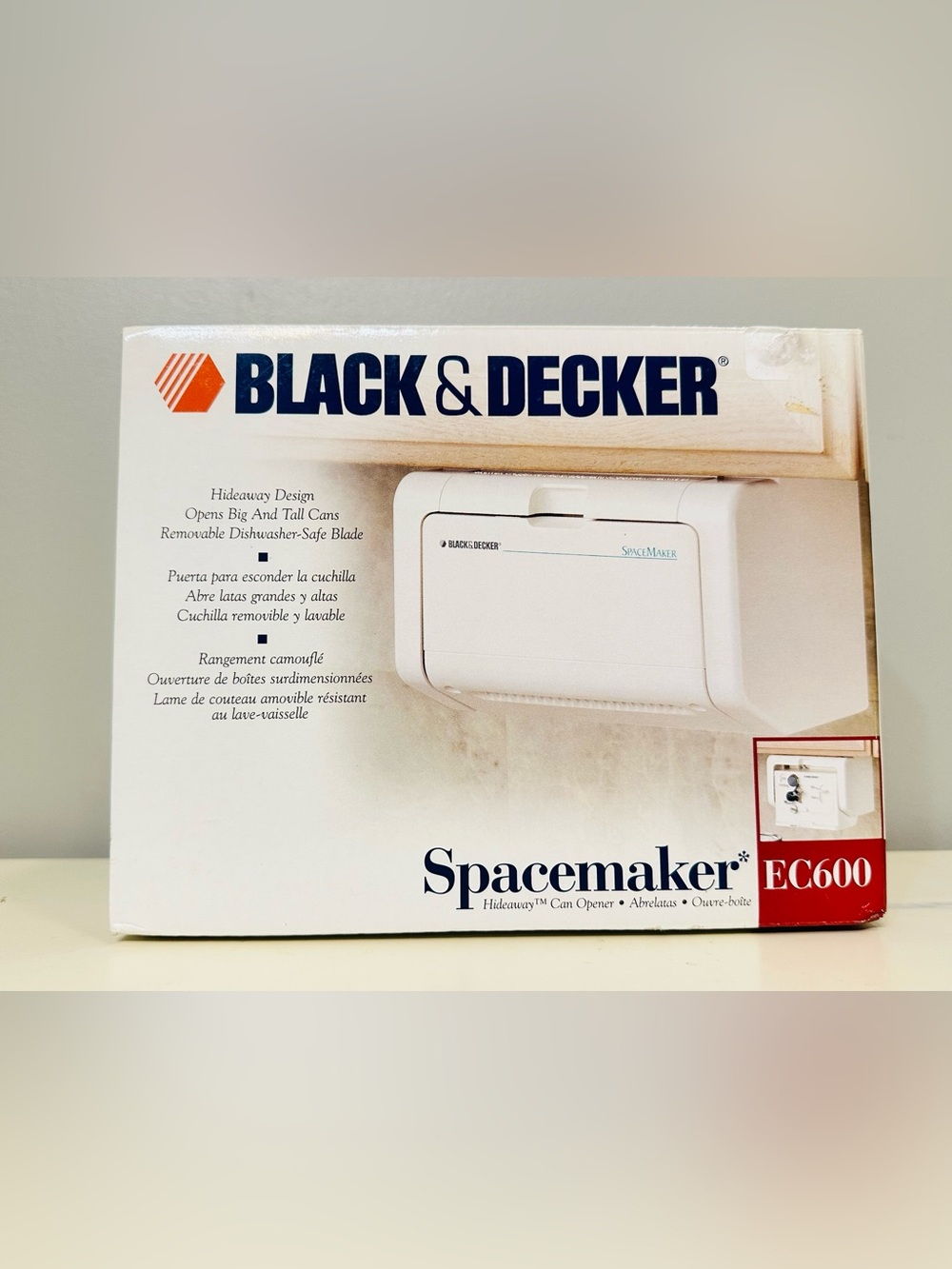 BLACK+DECKER Spacemaker EC600 Under-Cabinet Electric Can Opener White 120V